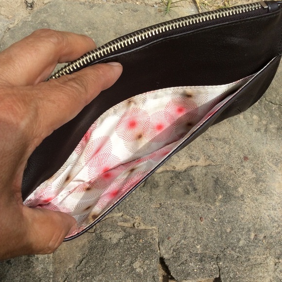 OLD NAVY BROWN LEATHER WRISTLET - Picture 4 of 6